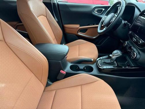 Snow White Pearl 2024 Kia Soul EX