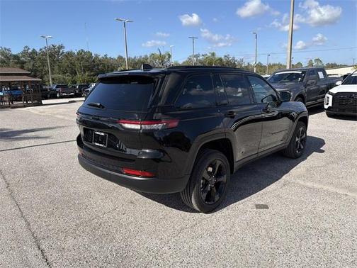 2025 Jeep Grand Cherokee Laredo