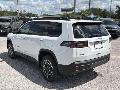 Bright White Clearcoat 2026 Jeep Cherokee LAREDO/LIMITED