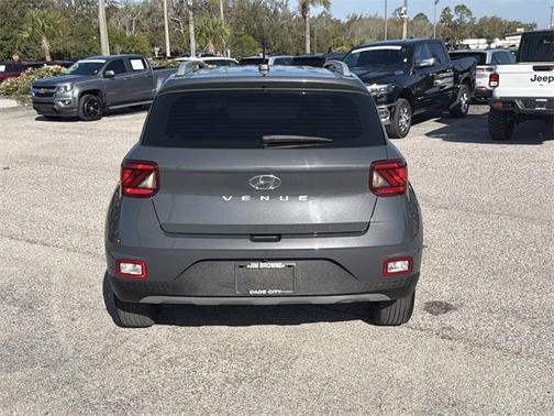 2024 Hyundai VENUE SEL