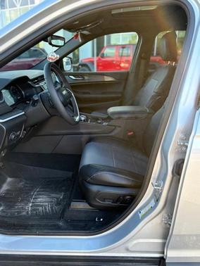 2024 Jeep Grand Cherokee L Laredo