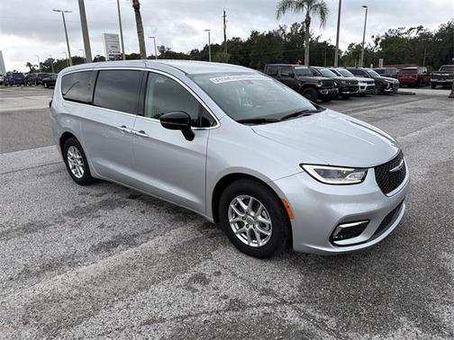 2024 Chrysler Pacifica Touring-L
