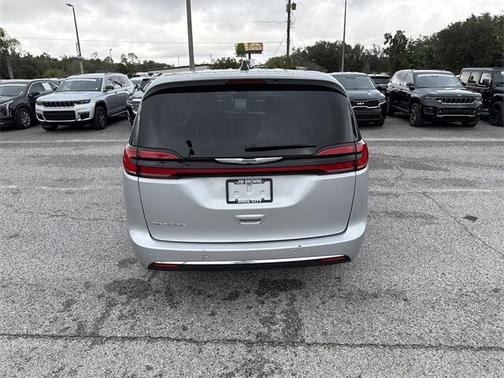 2024 Chrysler Pacifica Touring-L