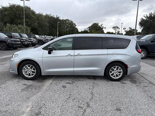 2024 Chrysler Pacifica Touring-L