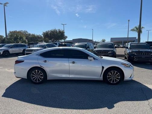 2022 Lexus ES 350 Base