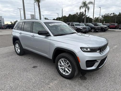 2025 Jeep Grand Cherokee Laredo