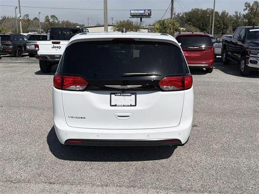 2026 Chrysler Voyager LX