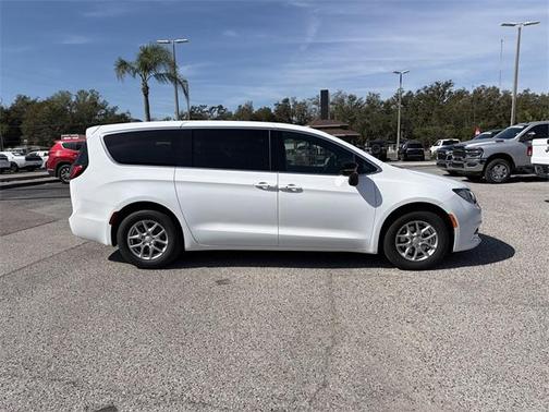 2026 Chrysler Voyager LX