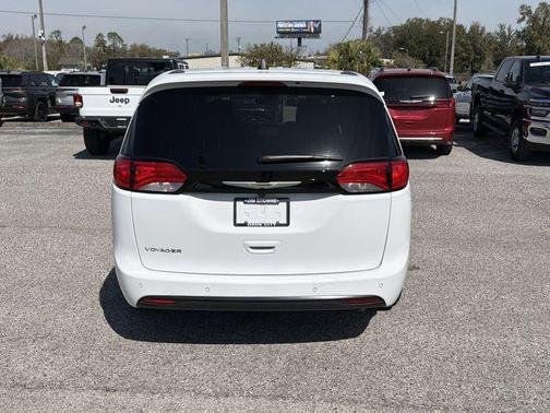 2026 Chrysler Voyager LX