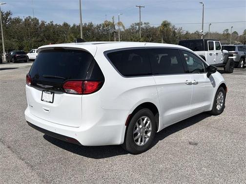 2026 Chrysler Voyager LX