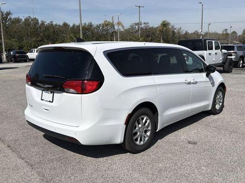 2026 Chrysler Voyager LX