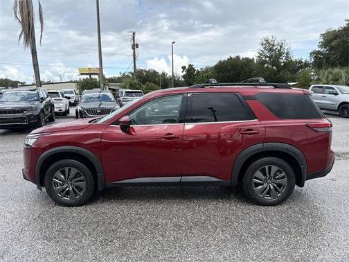 2022 Nissan Pathfinder SV