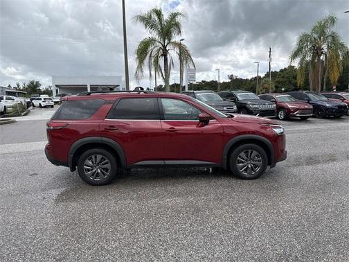 2022 Nissan Pathfinder SV