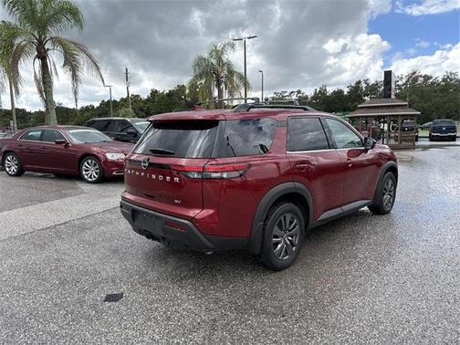 2022 Nissan Pathfinder SV