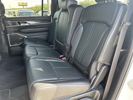 2024 Jeep Wagoneer Base