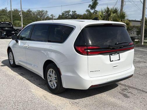 PW7 2027 Chrysler Pacifica SELECT