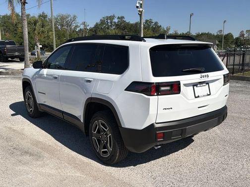 Bright White Clearcoat 2026 Jeep Cherokee LAREDO/LIMITED