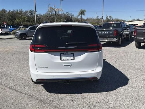 2026 Chrysler Pacifica Pinnacle