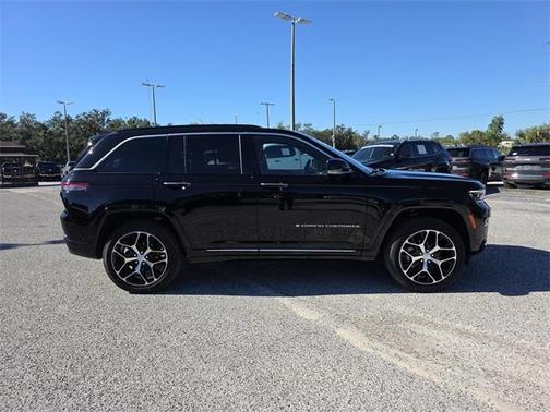 2025 Jeep Grand Cherokee Summit