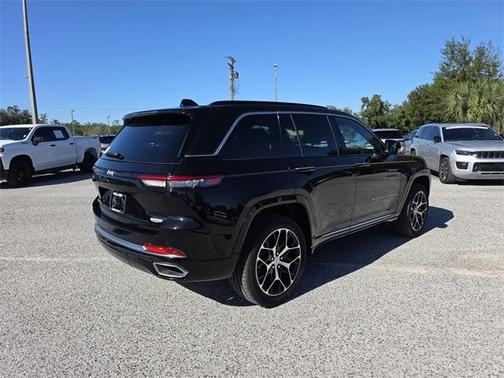 2025 Jeep Grand Cherokee Summit