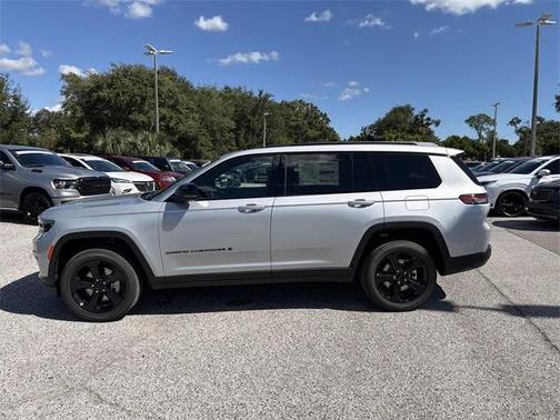 2025 Jeep Grand Cherokee L Laredo