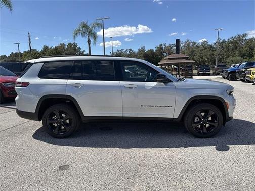 2025 Jeep Grand Cherokee L Laredo