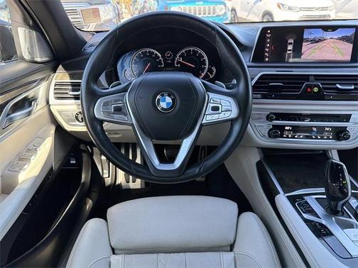 2019 BMW 750 i