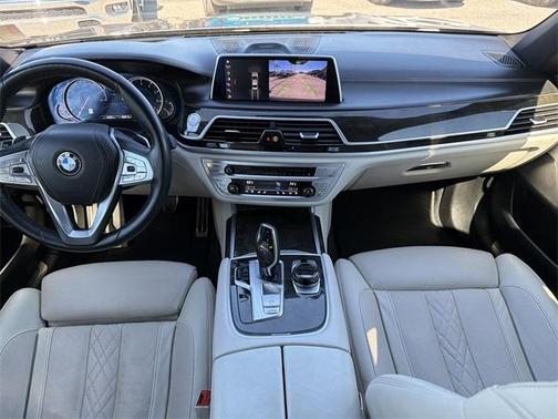 2019 BMW 750 i