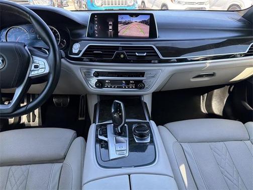 2019 BMW 750 i