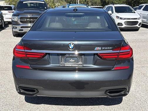 2019 BMW 750 i