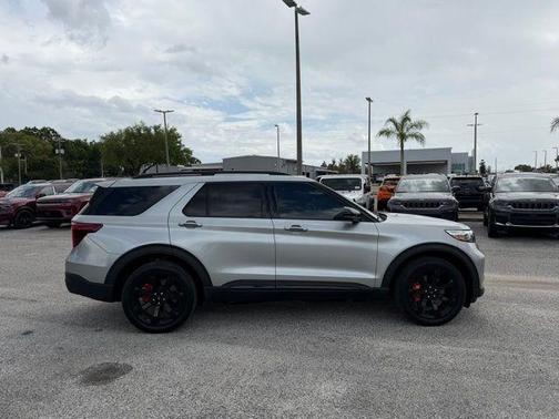 Iconic Silver Metallic 2023 Ford Explorer ST