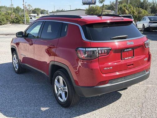 Redline Pearlcoat 2023 Jeep Compass Latitude