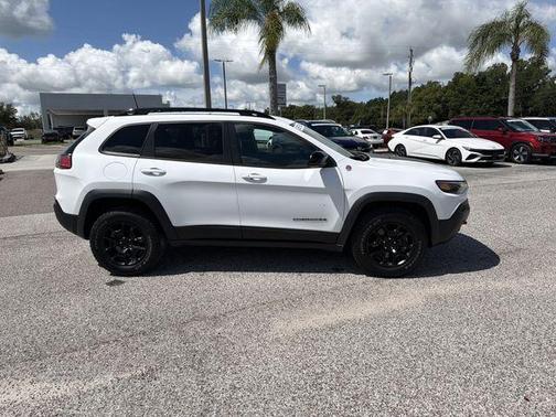 Bright White Clearcoat 2022 Jeep Cherokee Trailhawk