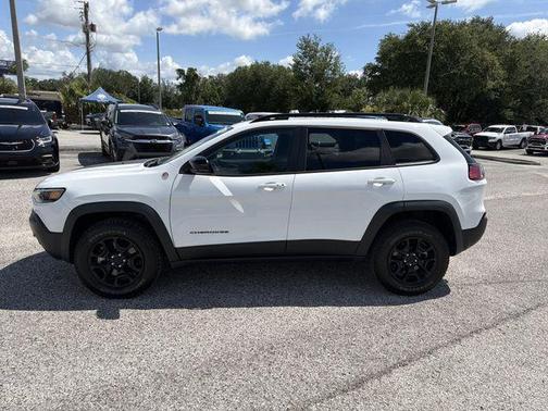 Bright White Clearcoat 2022 Jeep Cherokee Trailhawk