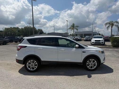 Oxford White 2018 Ford Escape SE