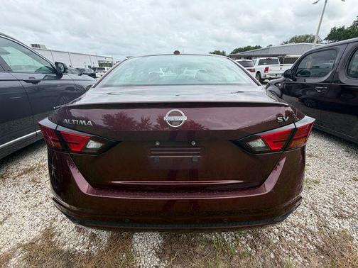Garnet Pearl Me 2024 Nissan Altima 2.5 SV