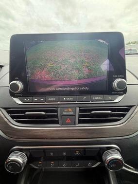Garnet Pearl Me 2024 Nissan Altima 2.5 SV