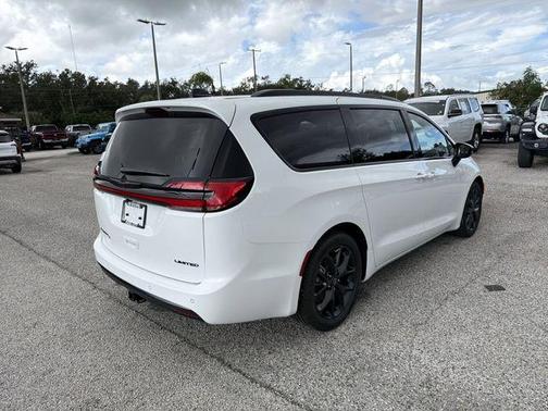 2026 Chrysler Pacifica Limited