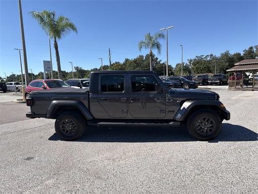 2024 Jeep Gladiator Sport