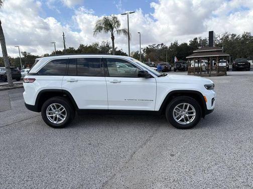 Bright White Clearcoat 2025 Jeep Grand Cherokee Laredo X