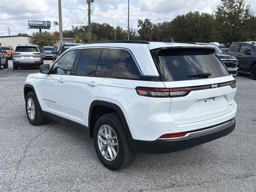 Bright White Clearcoat 2025 Jeep Grand Cherokee Laredo X