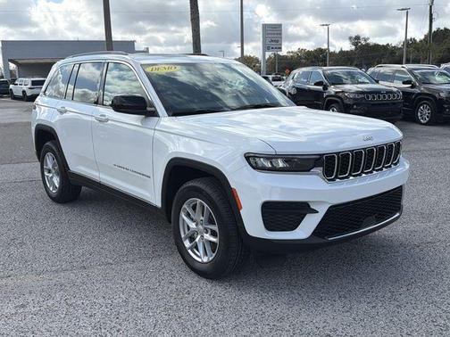 Bright White Clearcoat 2025 Jeep Grand Cherokee Laredo X