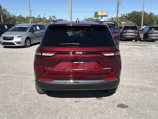 2025 Jeep Grand Cherokee Laredo