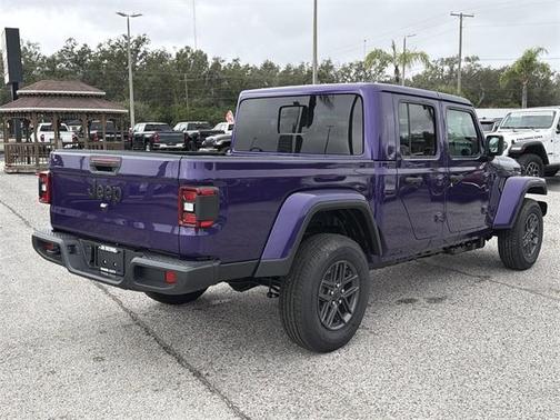 2026 Jeep Gladiator Sport