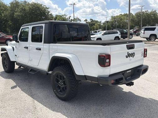 Bright White Clearcoat 2024 Jeep Gladiator Sport