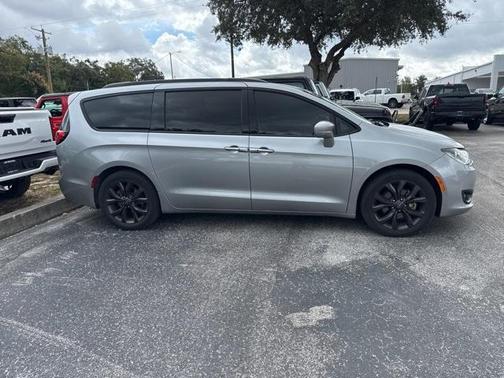 2020 Chrysler Pacifica Touring-L