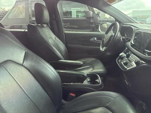 2020 Chrysler Pacifica Touring-L