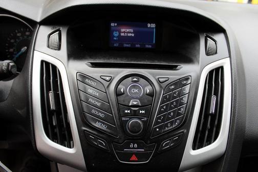 Photo 5 of 25 of 2014 Ford Focus SE