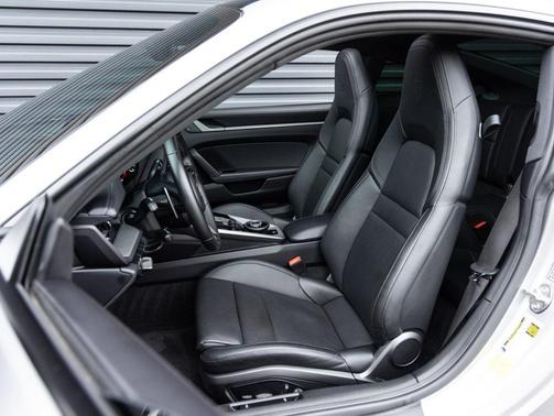 2024 Porsche 911 Carrera 4