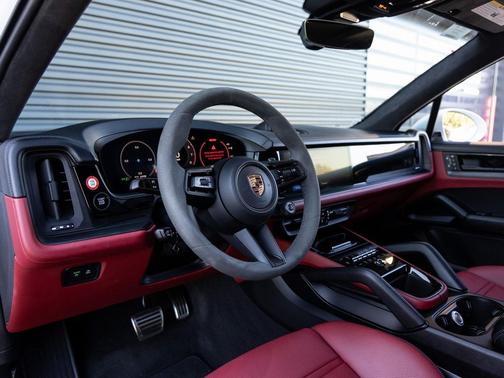 2025 Porsche Cayenne GTS